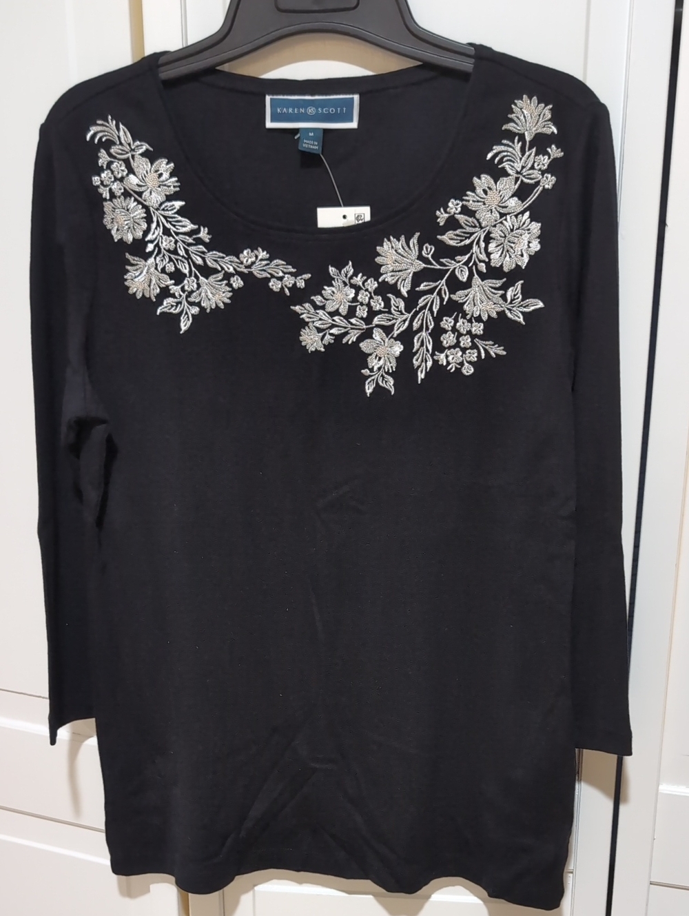 NWT Karen Scott Embroidered Top - Medium